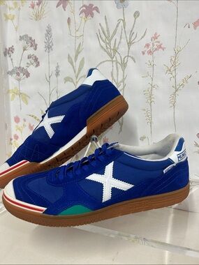 MUNICH GRESCA 05 Indoor Football Shoes in Blue and White design